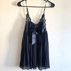 Victoria's Secret Elegant Black Lace Chemise Size Medium Lingerie Nightie